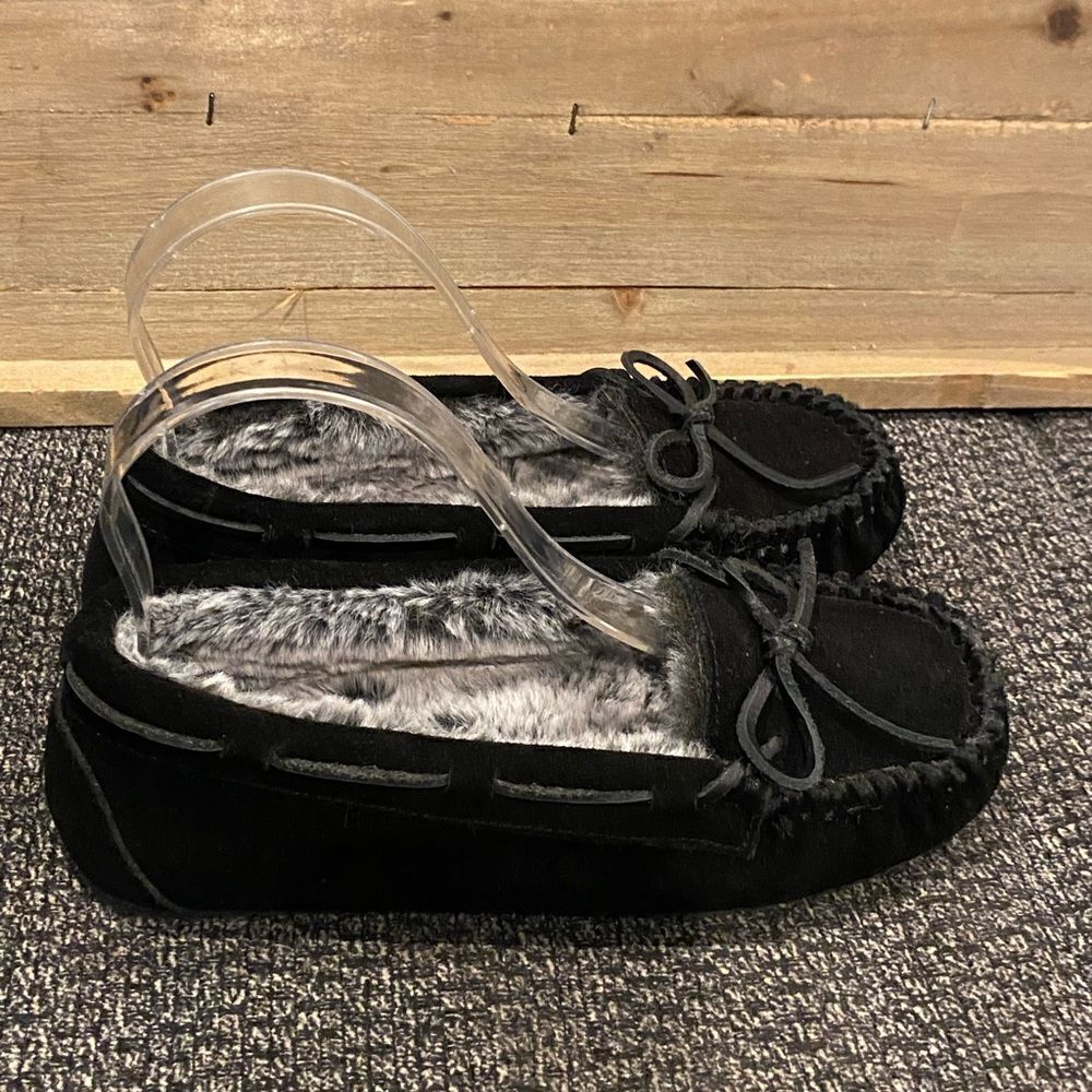 ✅Minnetonka Black leather slip on Moccasin slippers